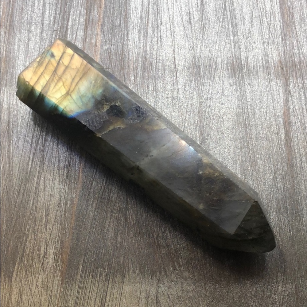 B grade pretty flash gemmy tip labradorite crystal